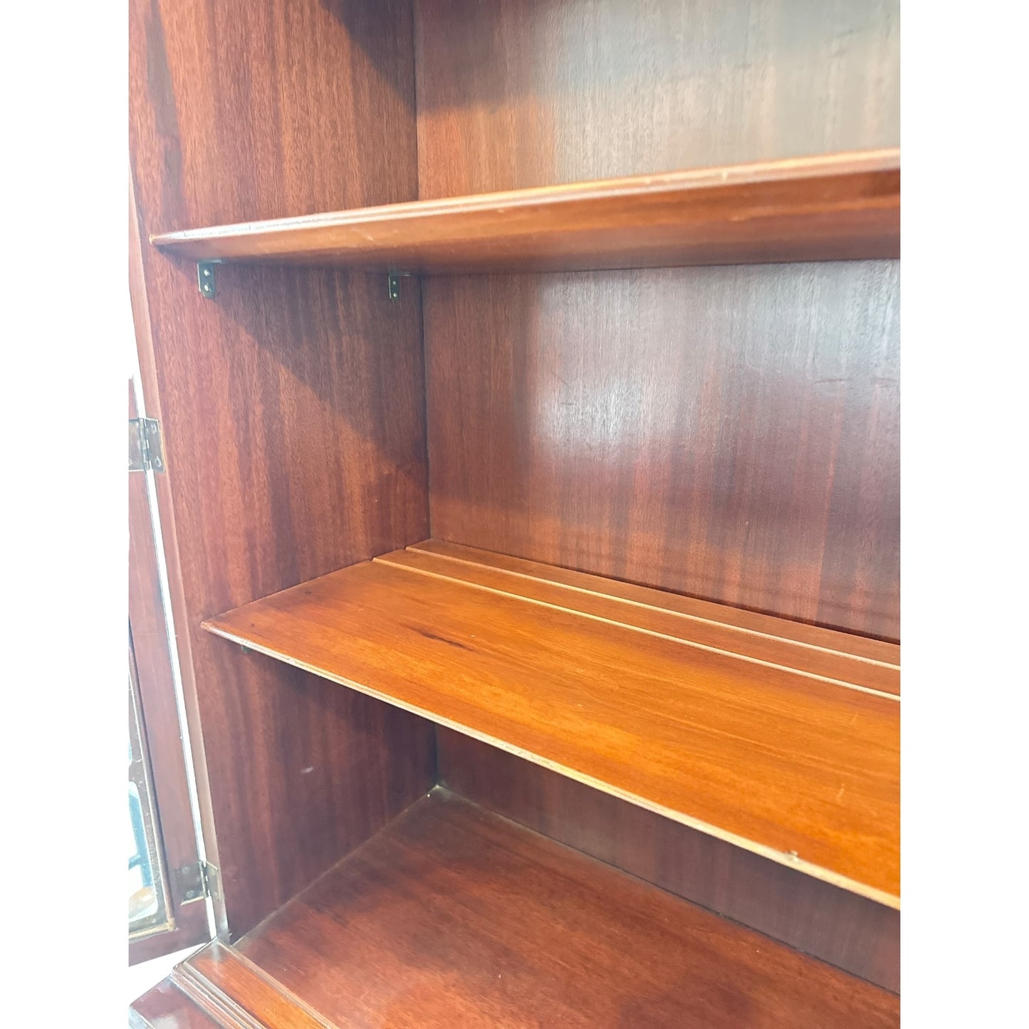 Traditional Mahogany China Cabinet with Glass Doors