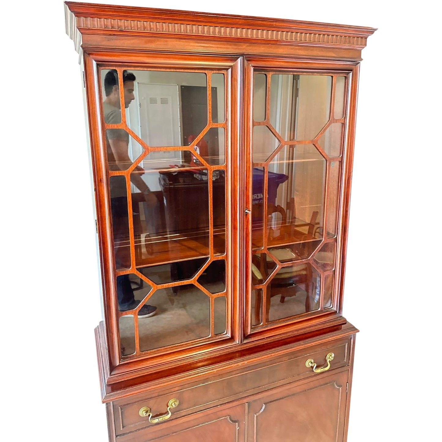 Traditional Mahogany China Cabinet with Glass Doors