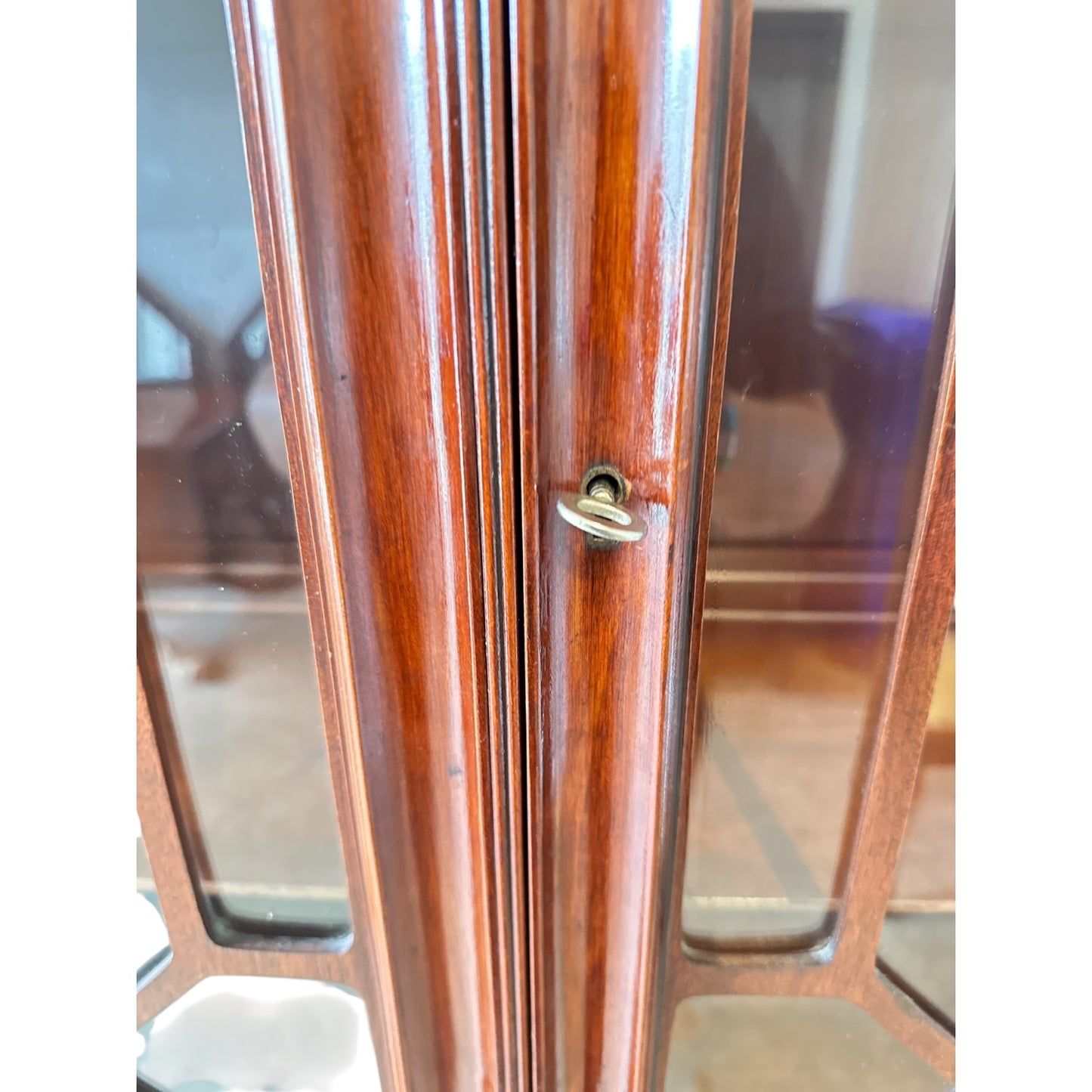 Traditional Mahogany China Cabinet with Glass Doors