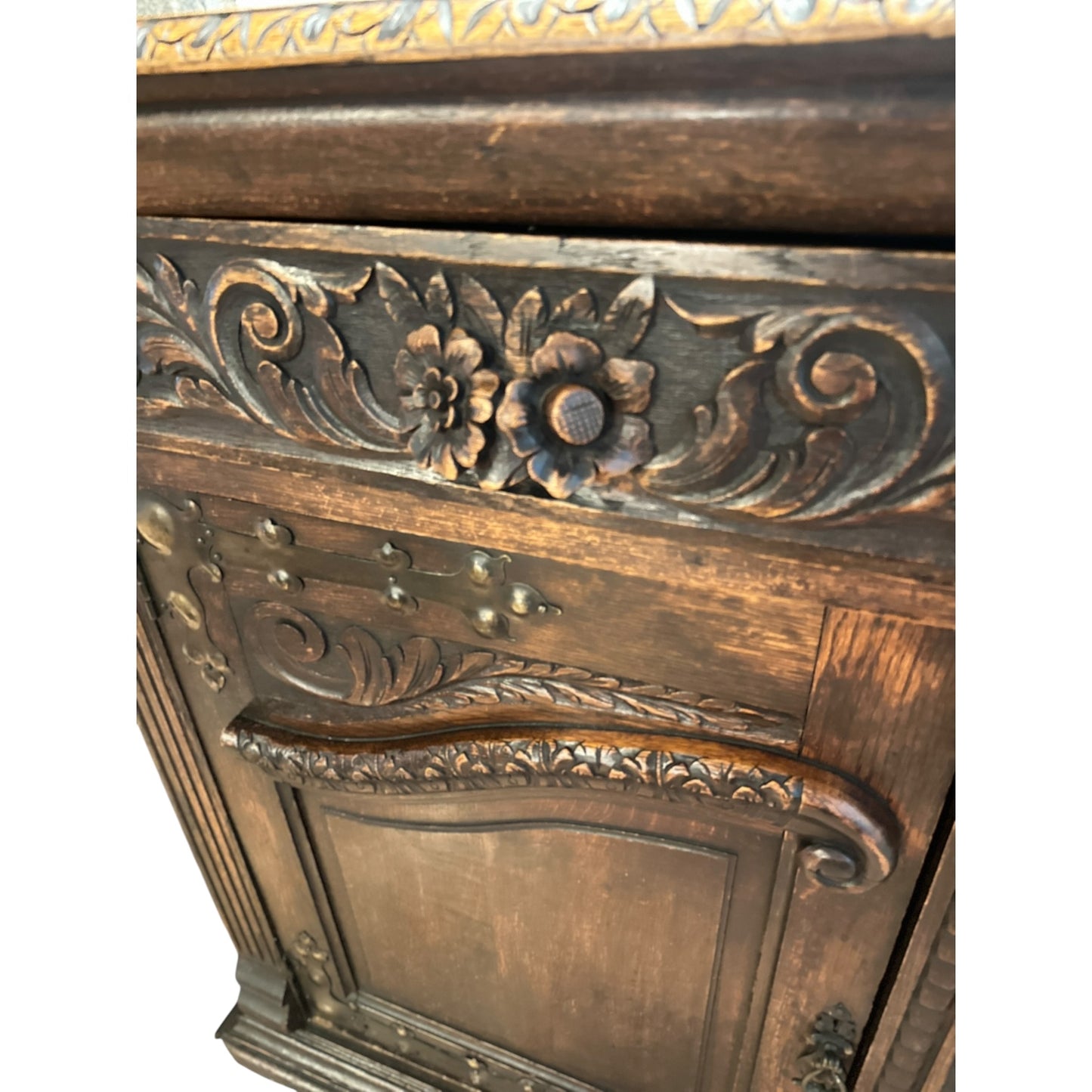Late 18th Century Oak Carved Buffet
