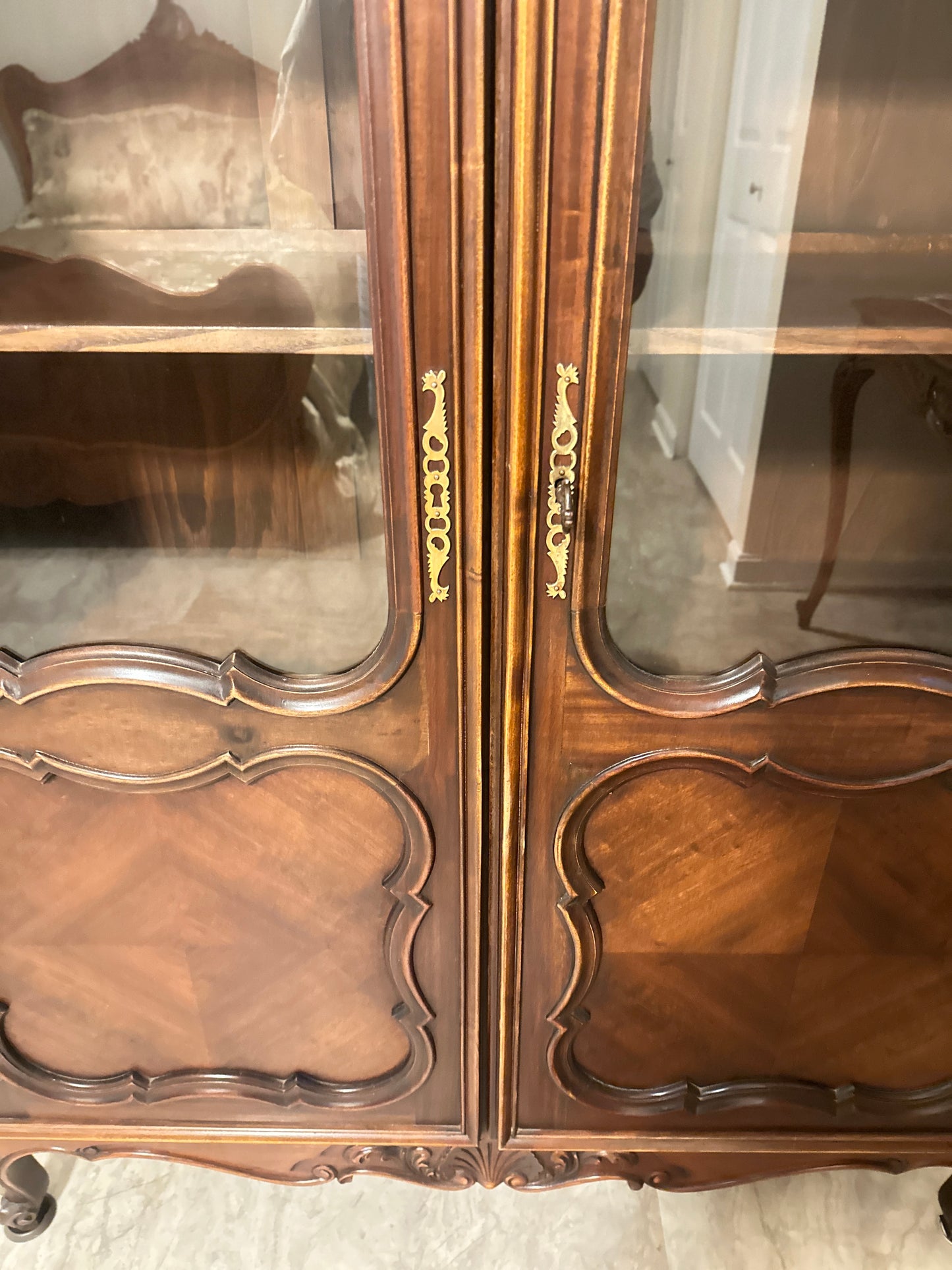 Antique French Louis XV Style Display Cabinet with Glass Doors