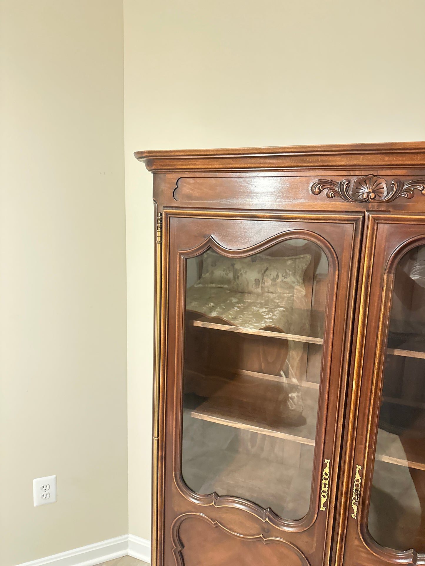 Antique French Louis XV Style Display Cabinet with Glass Doors